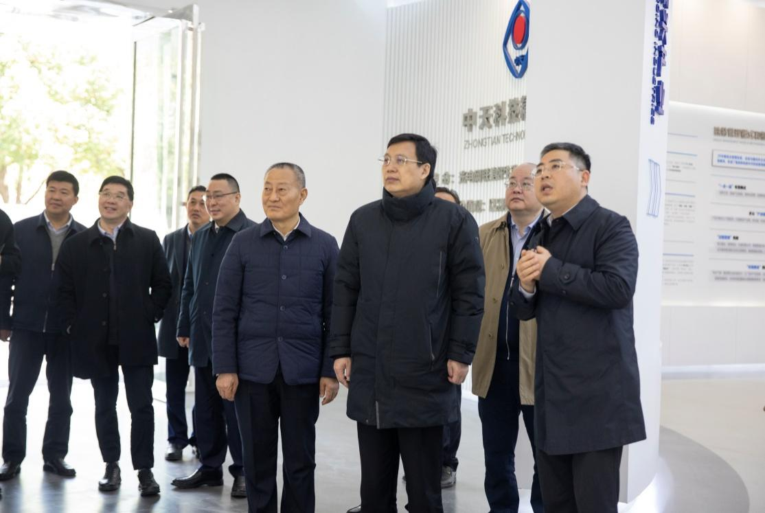 新华社社长、、、党组书记傅华考察亚洲必赢科技